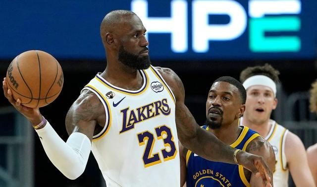 乐鱼体育app-41岁61天詹姆斯再添新纪录：为东契奇献生日赢球礼