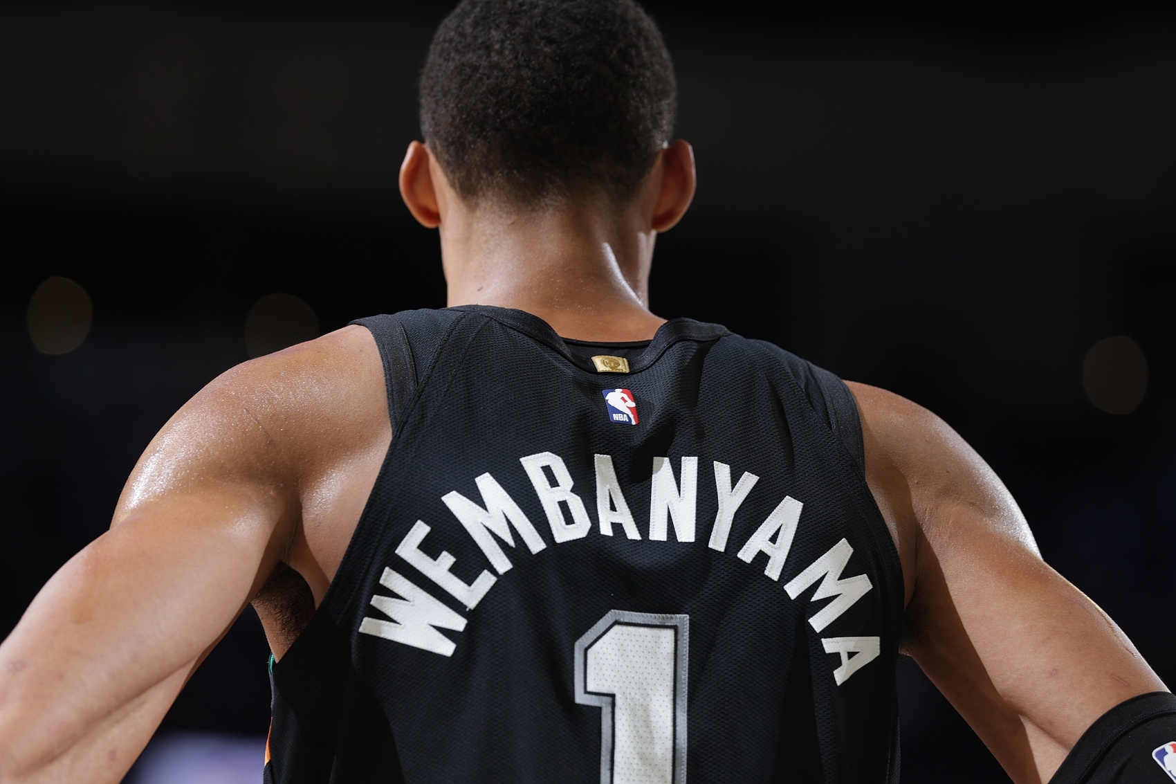 乐鱼体育app-弗莱：文班足够年轻且迅速改变了球队文化 我支持他拿MVP